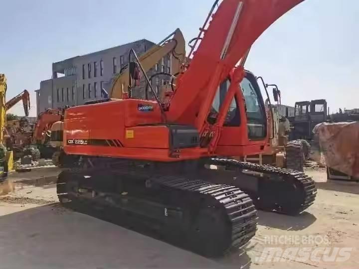 Doosan DX 225 LC Raupenbagger