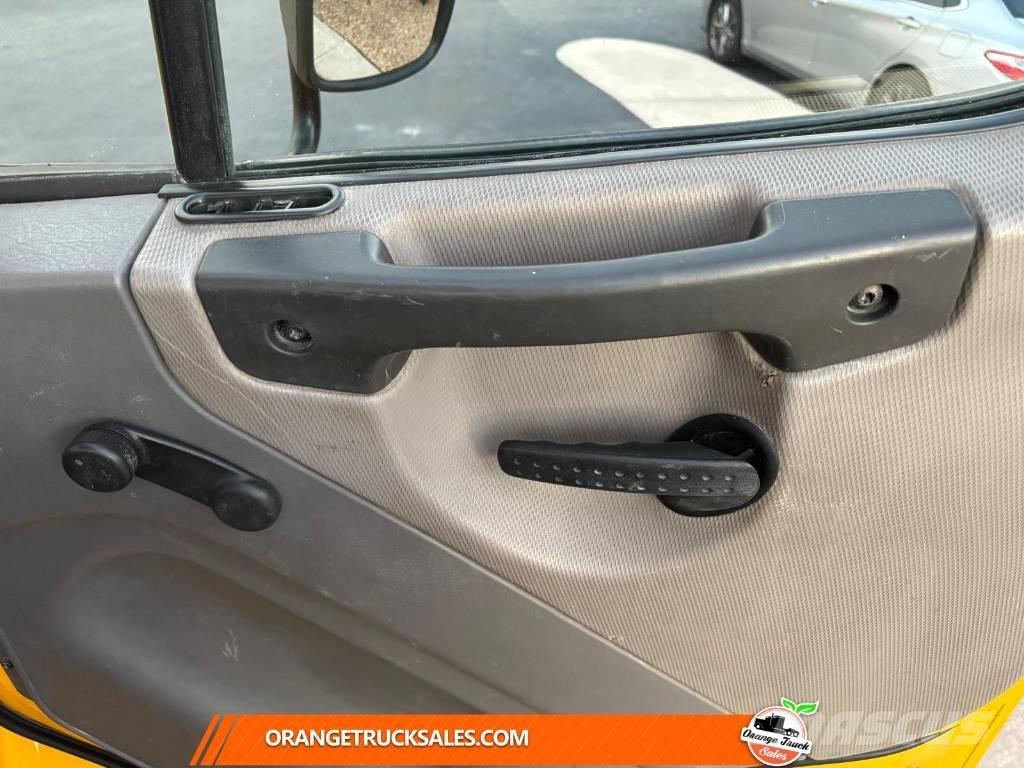 Freightliner M2 Pritschenwagen/Pritschenwagen mit Seitenklappe