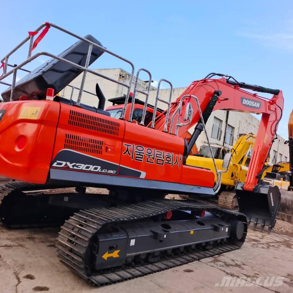 Doosan DX300 LC Raupenbagger