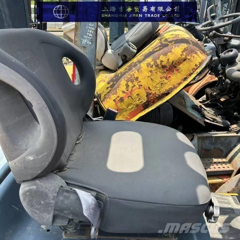 Toyota FGZN20 Diesel Stapler