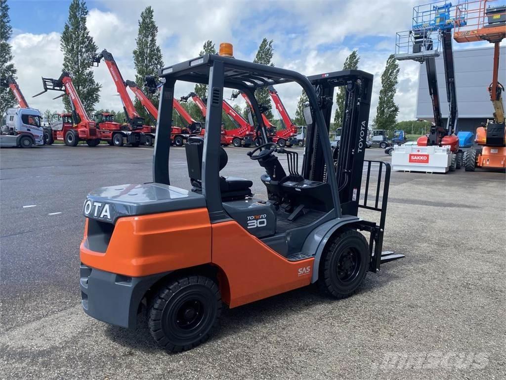 Toyota 52-8FDF30 Diesel Stapler