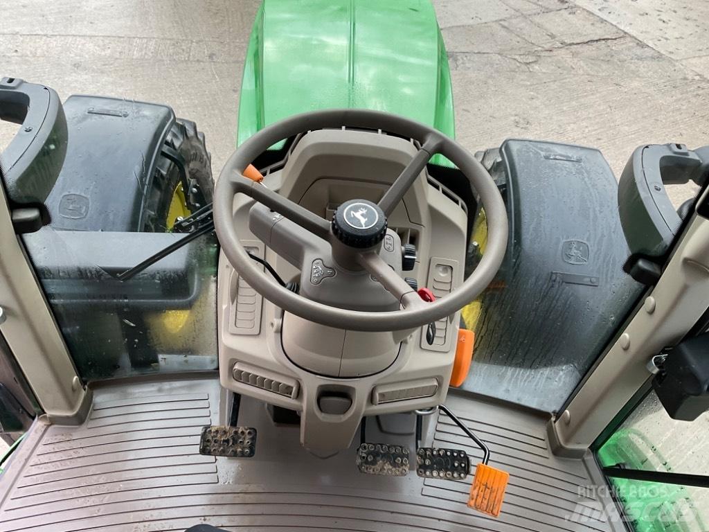 John Deere 6130 M Traktoren