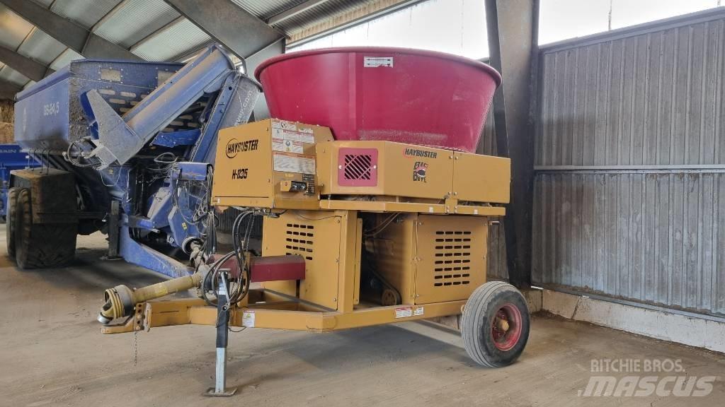 Haybuster H-835 Ballenschredder, -schneider und -wickler