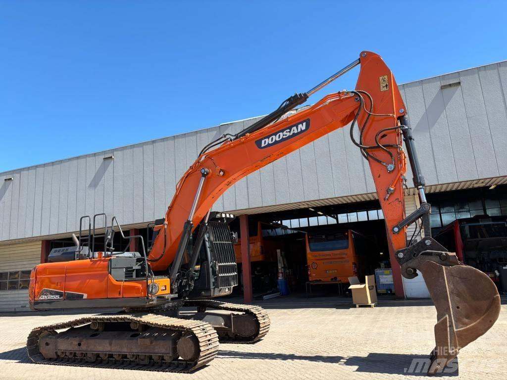 Doosan DX 255 NLC-5 Raupenbagger