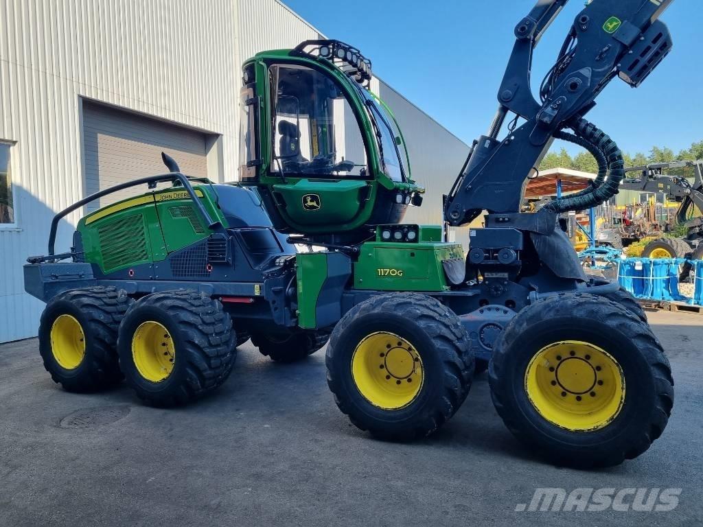 John Deere 1170 G Harvester