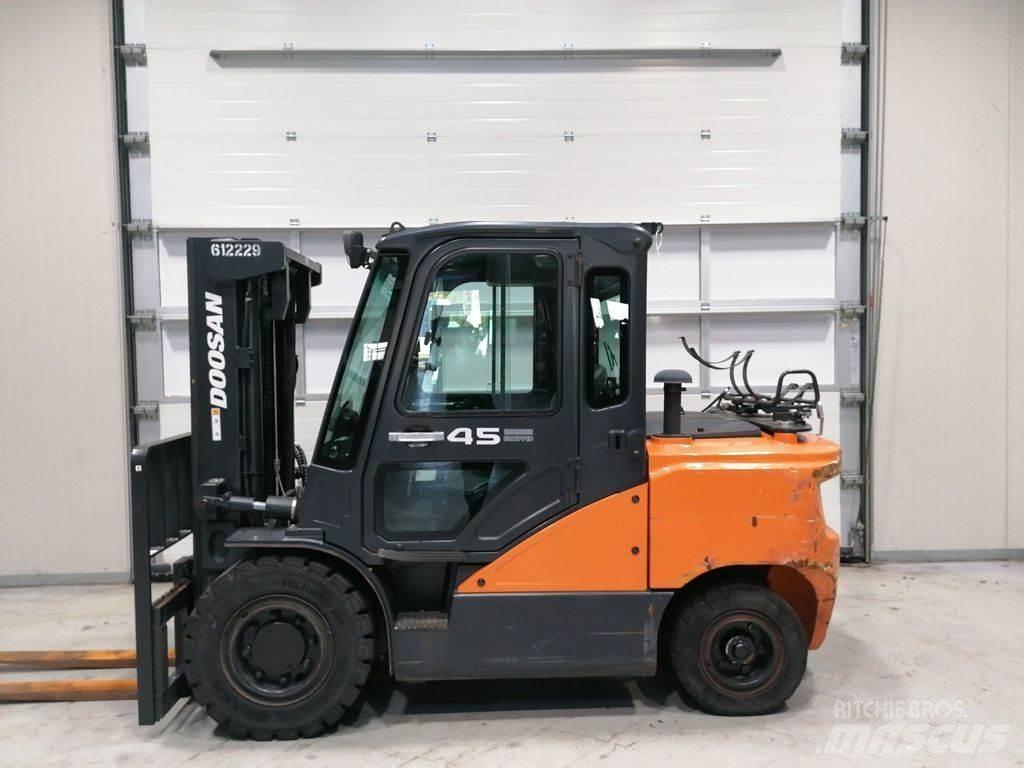 Doosan G45SC-7 Gas Stapler