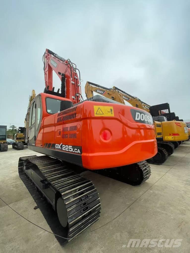 Doosan DX 225 LC Raupenbagger