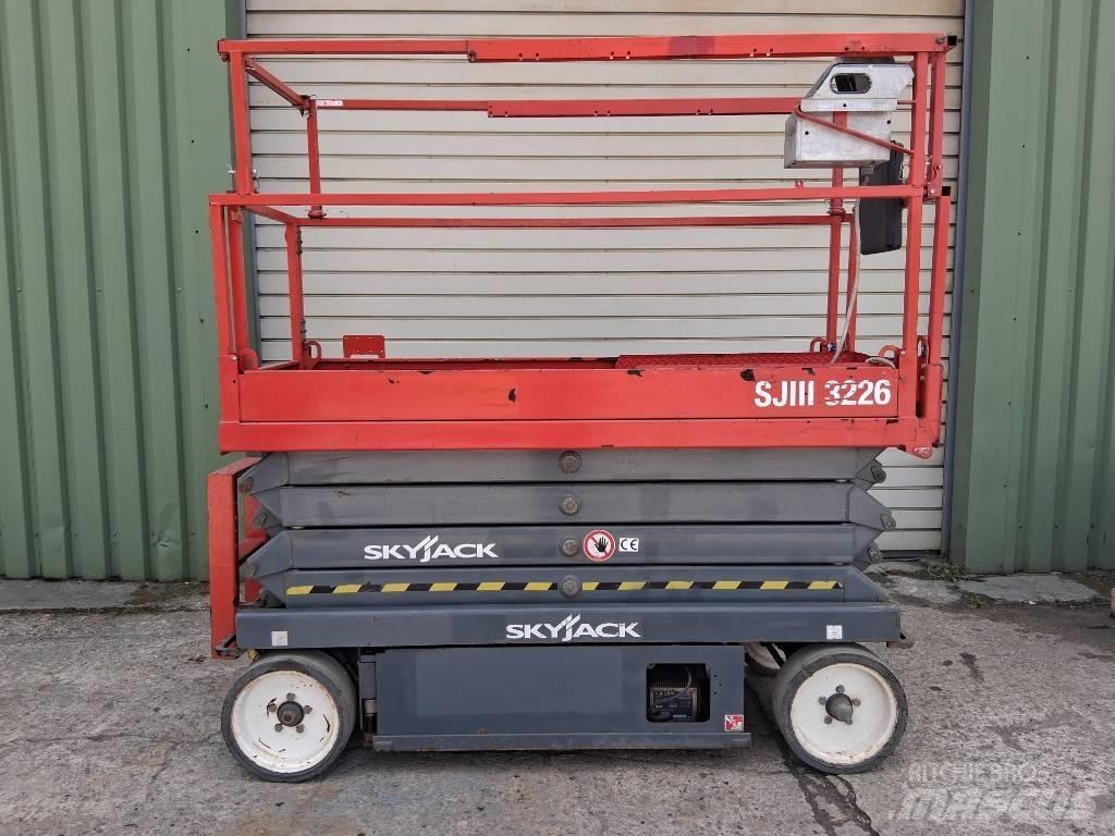 SkyJack SJ III 3226 Scheren-Arbeitsbühnen