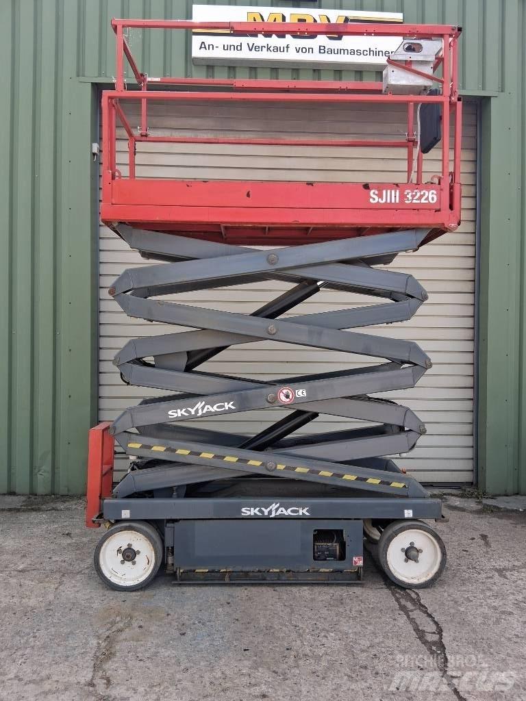 SkyJack SJ III 3226 Scheren-Arbeitsbühnen