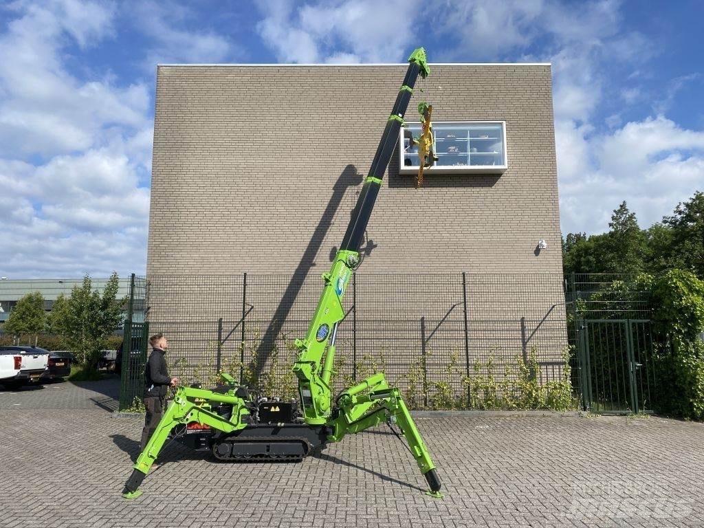 Unic URW 295 All-Terrain-Krane