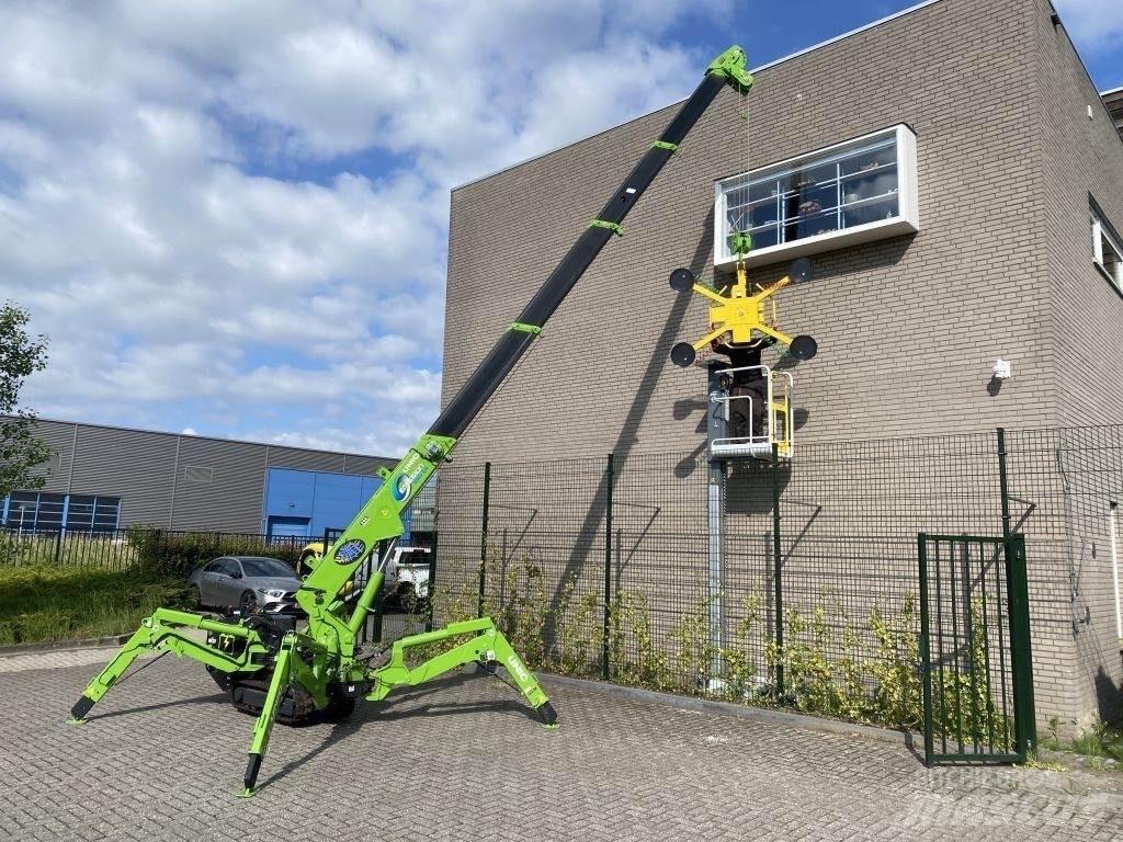 Unic URW 295 All-Terrain-Krane