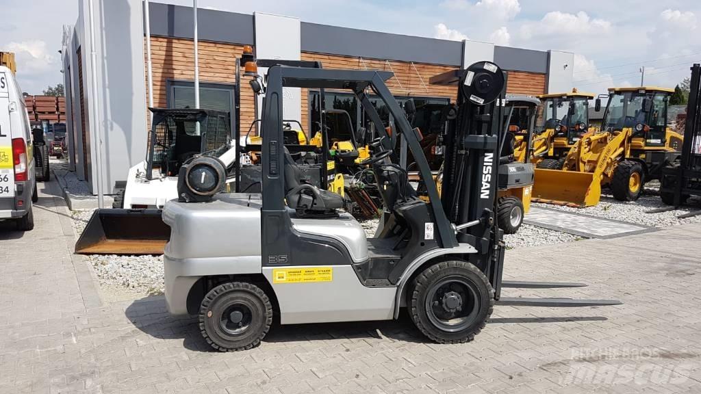 Nissan UGL02A35DU Gas Stapler