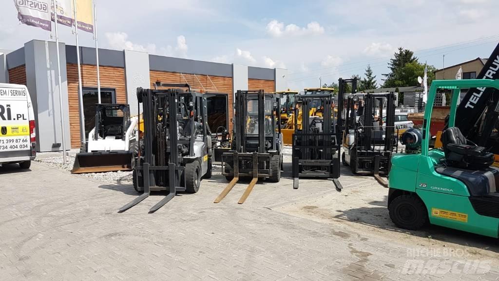 Nissan UGL02A35DU Gas Stapler