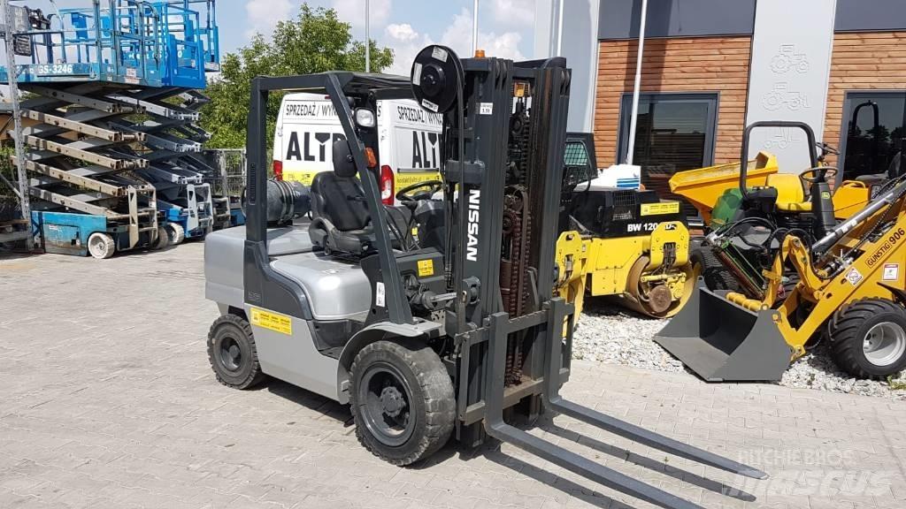 Nissan UGL02A35DU Gas Stapler