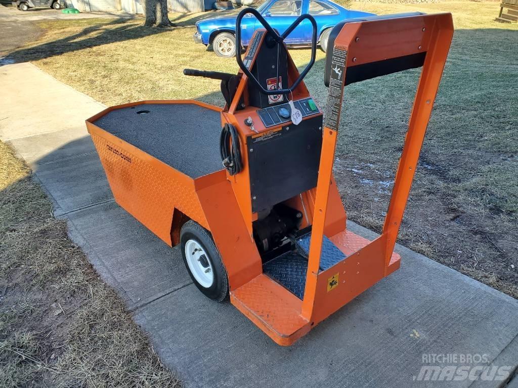 Taylor-Dunn SC100 Schlepper