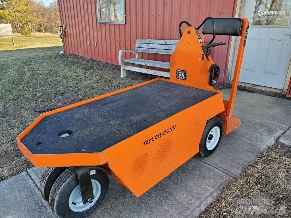 Taylor-Dunn SC100 Schlepper