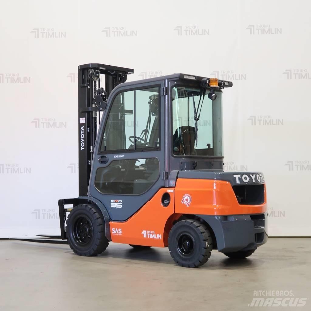 Toyota 02-8FDJF35 Diesel Stapler