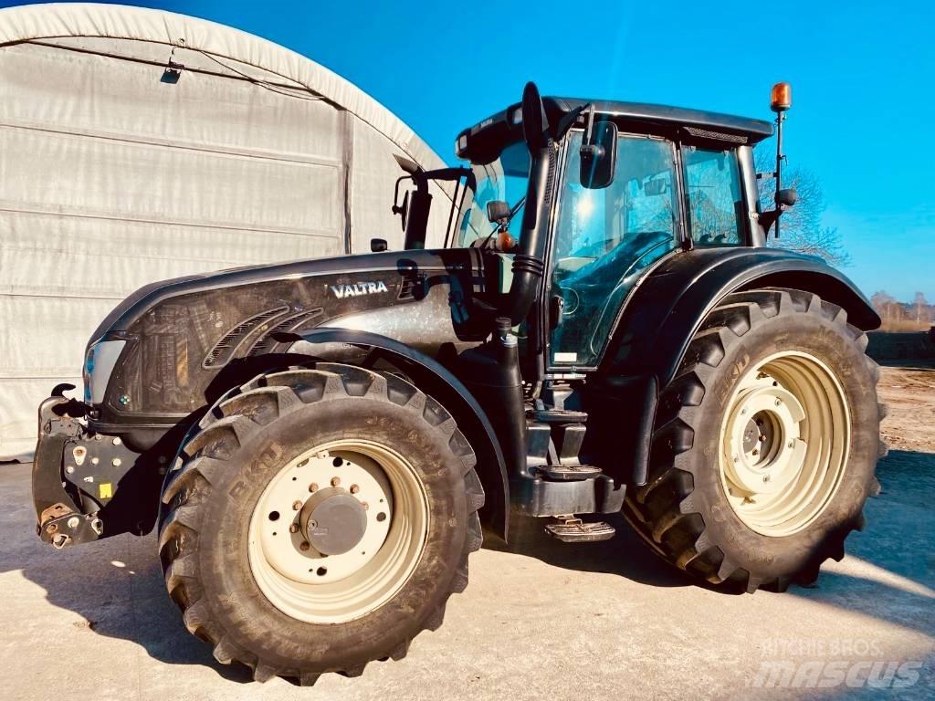 Valtra T 203 Traktoren