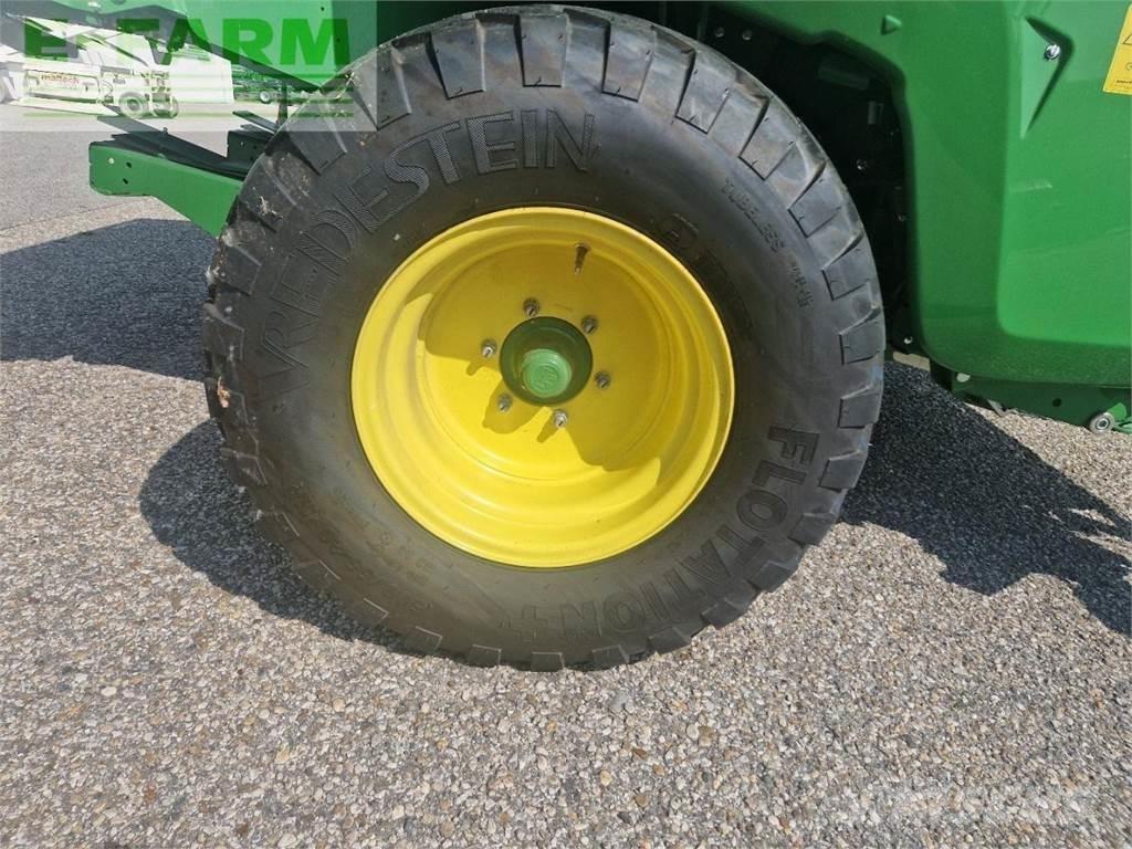 John Deere V461M Quaderpressen