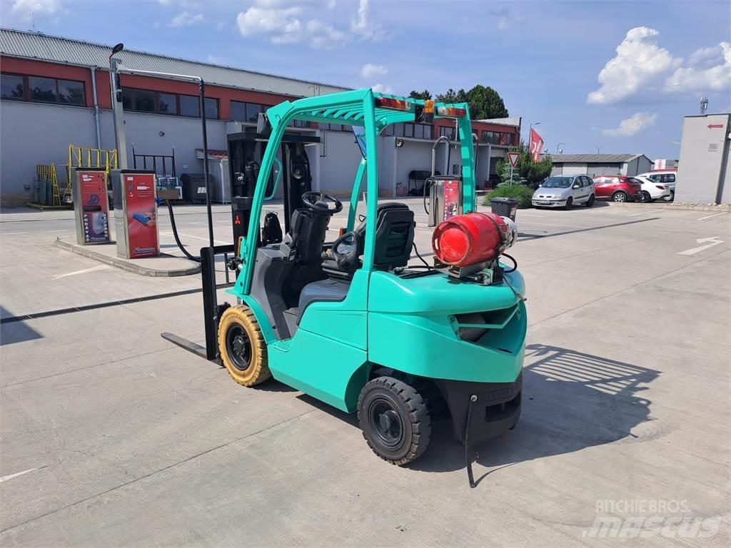 Mitsubishi FG25N Gas Stapler