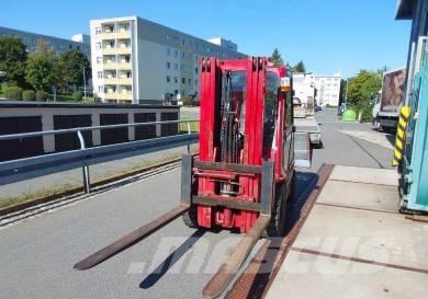 Manitou MI 30 D Diesel Stapler