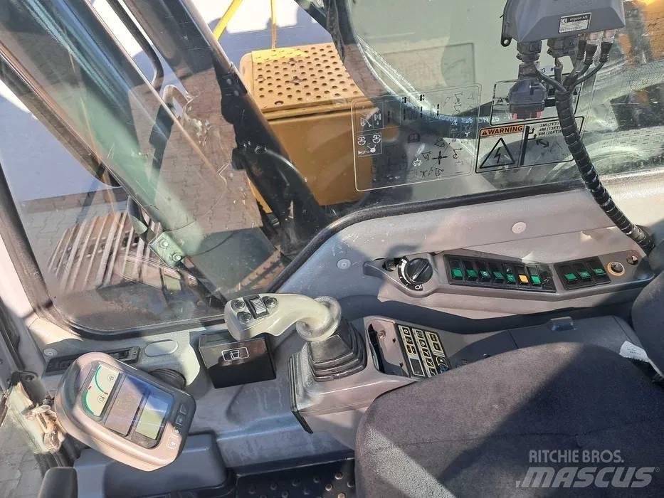 Volvo EC 240 B LC Raupenbagger
