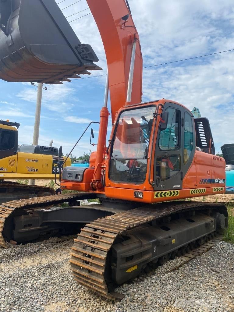Doosan DX 300 LC Raupenbagger