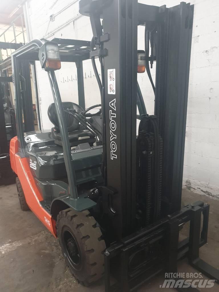 Toyota 52-8 FD 25 Diesel Stapler