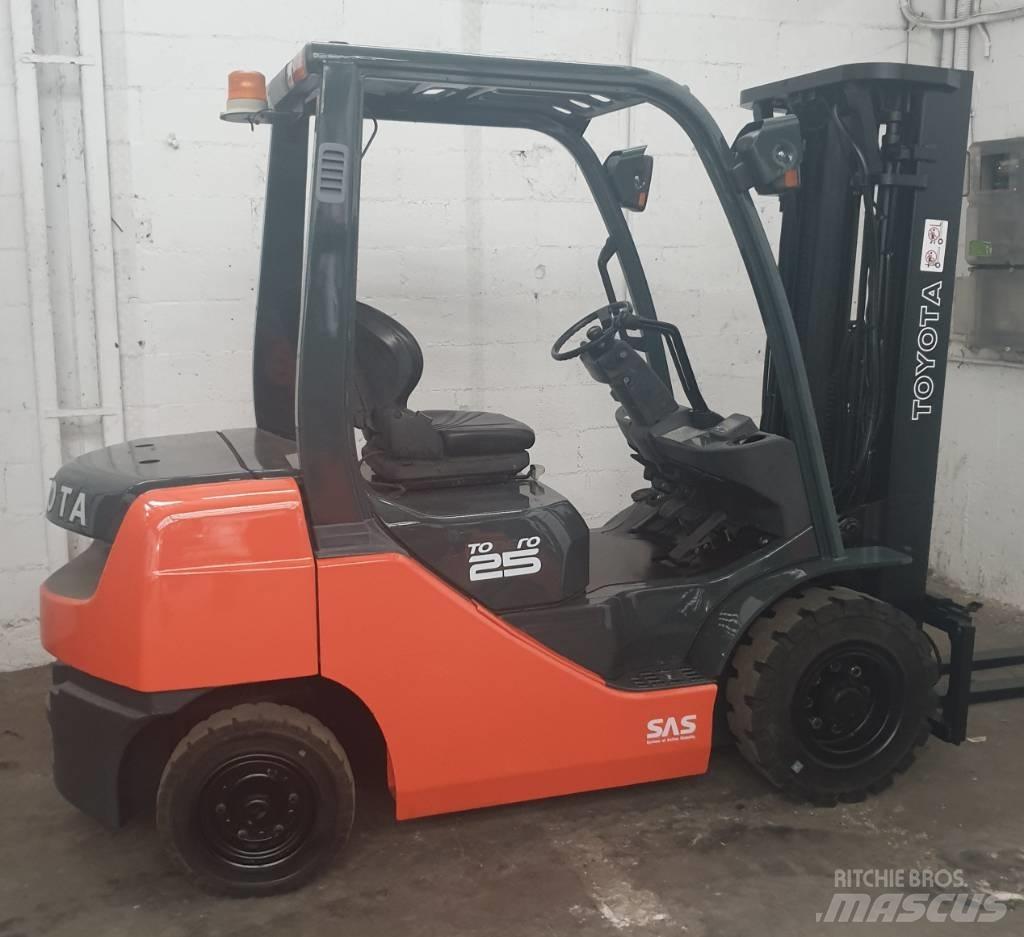 Toyota 52-8 FD 25 Diesel Stapler