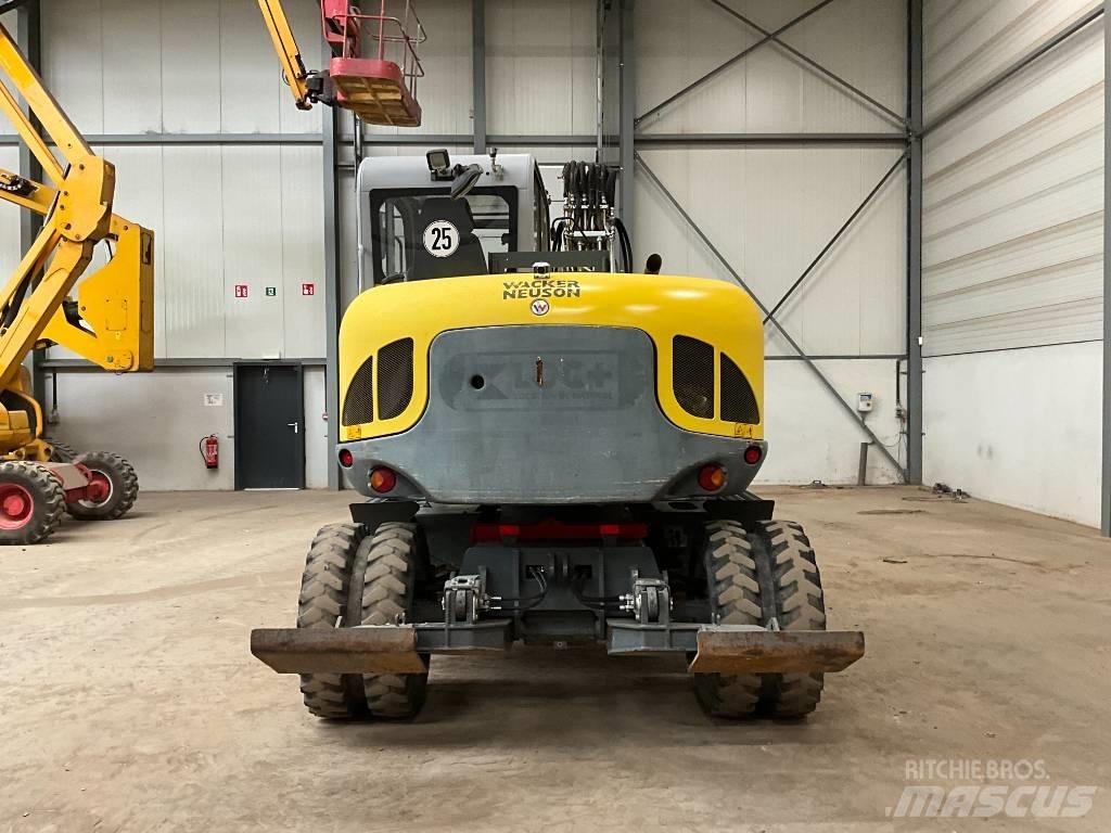 Neuson EW 100 Mobilbagger