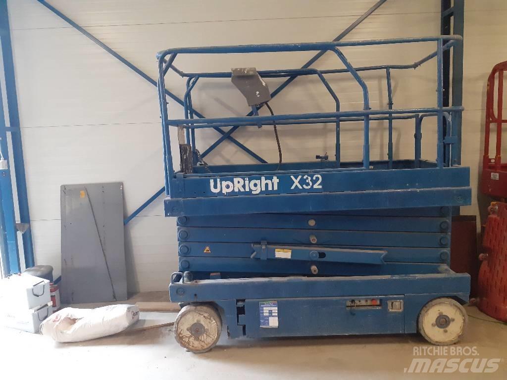UpRight X 32 Scheren-Arbeitsbühnen