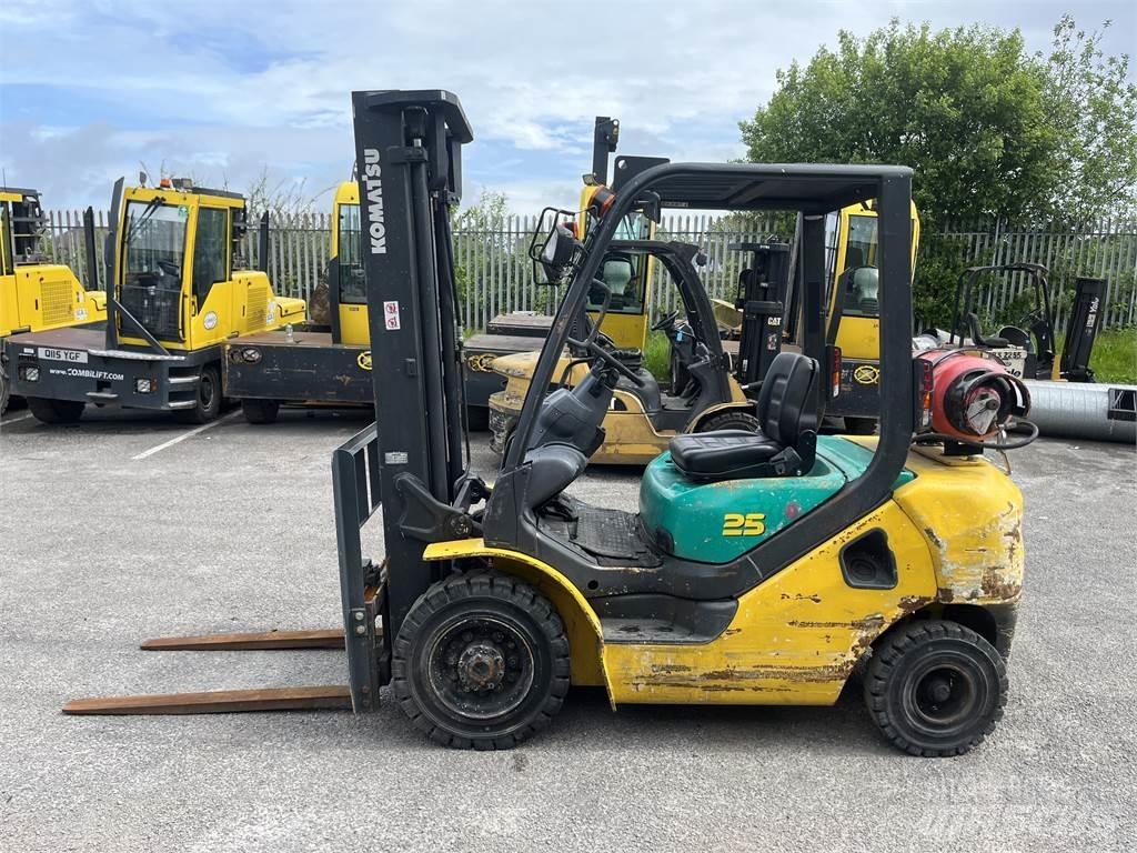 Komatsu FG25HT-16R Gas Stapler