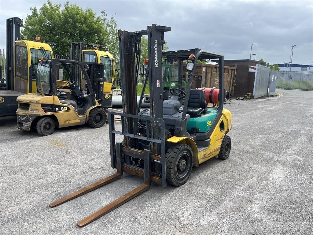 Komatsu FG25HT-16R Gas Stapler