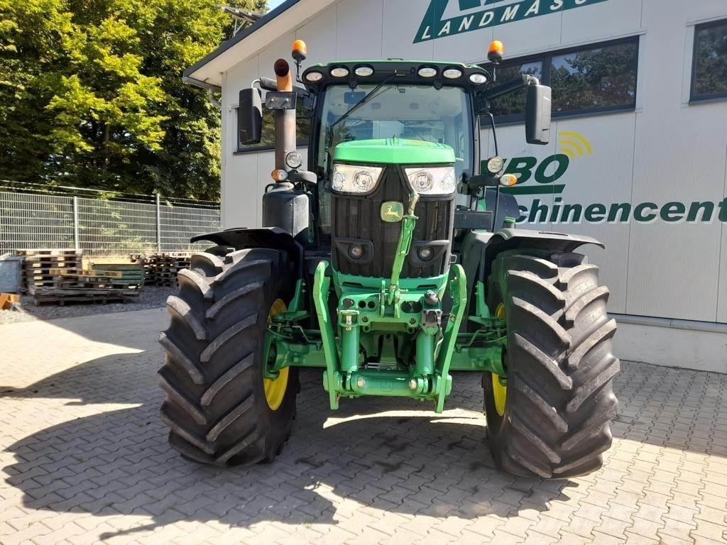 John Deere 6215R Traktoren