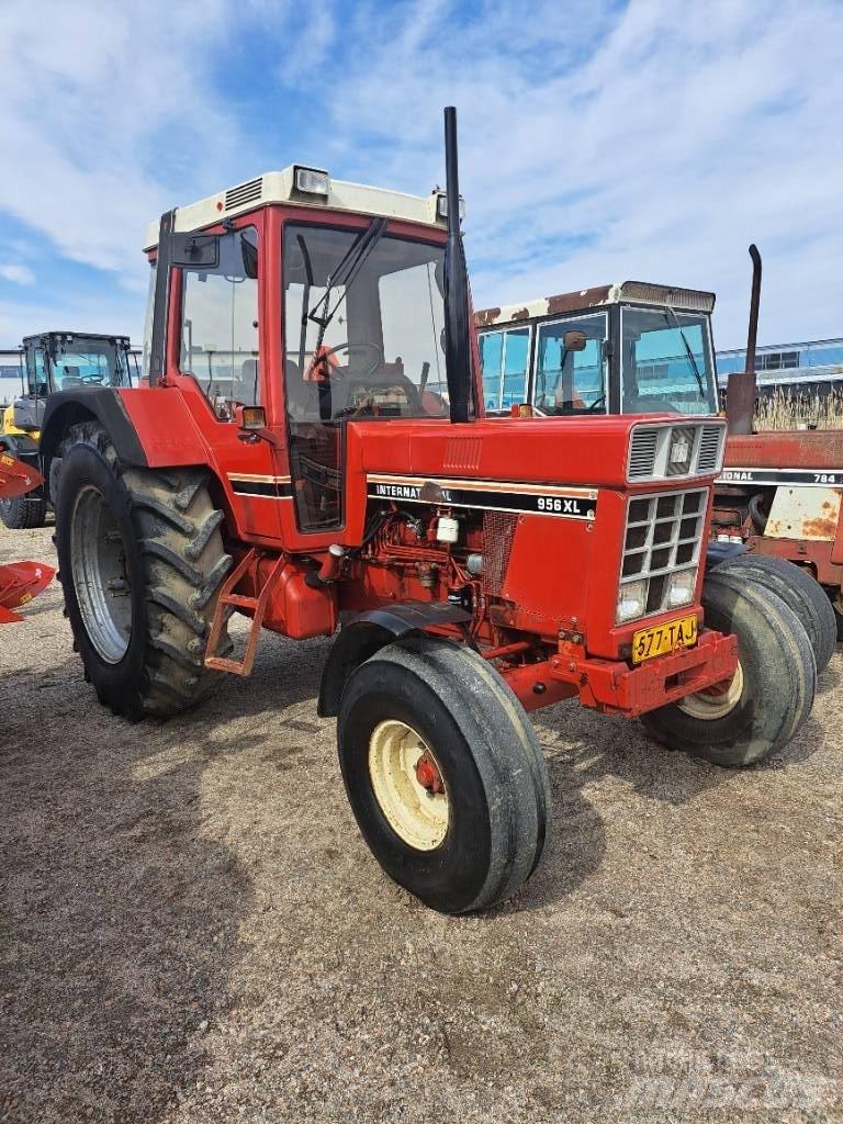 International 956XL Traktoren