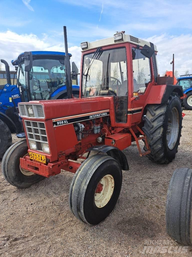 International 956XL Traktoren