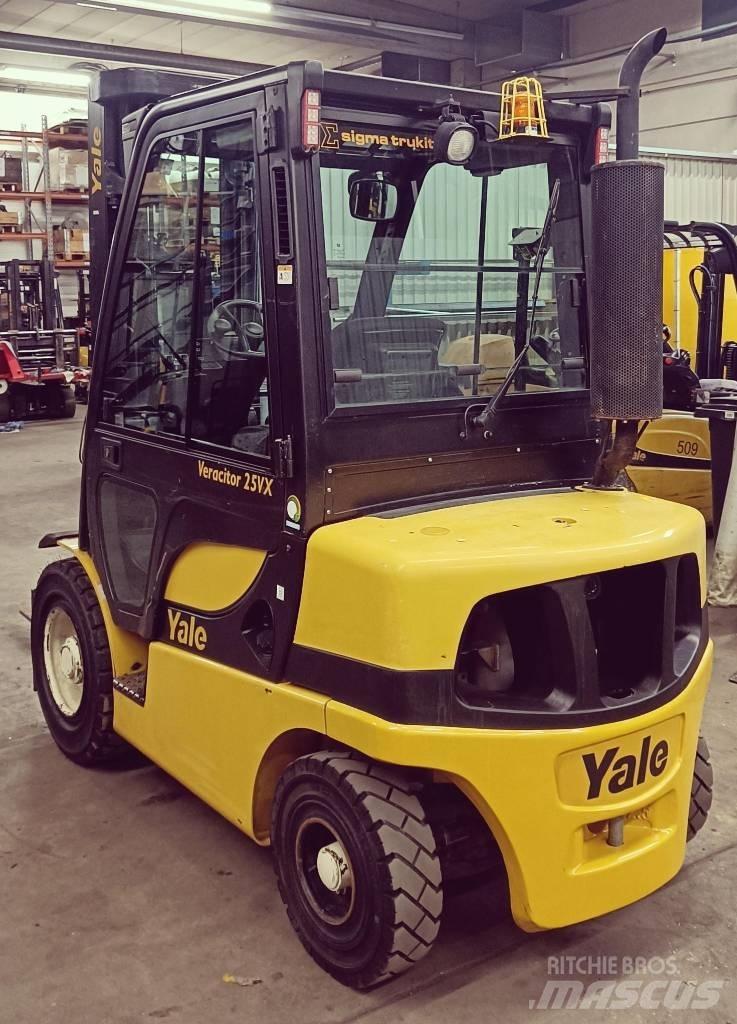 Yale GDP25VX Diesel Stapler