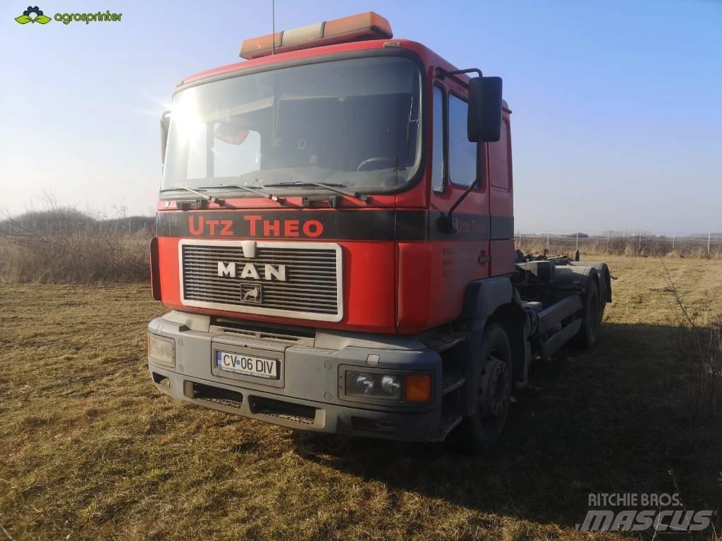MAN F2001 Abrollkipper