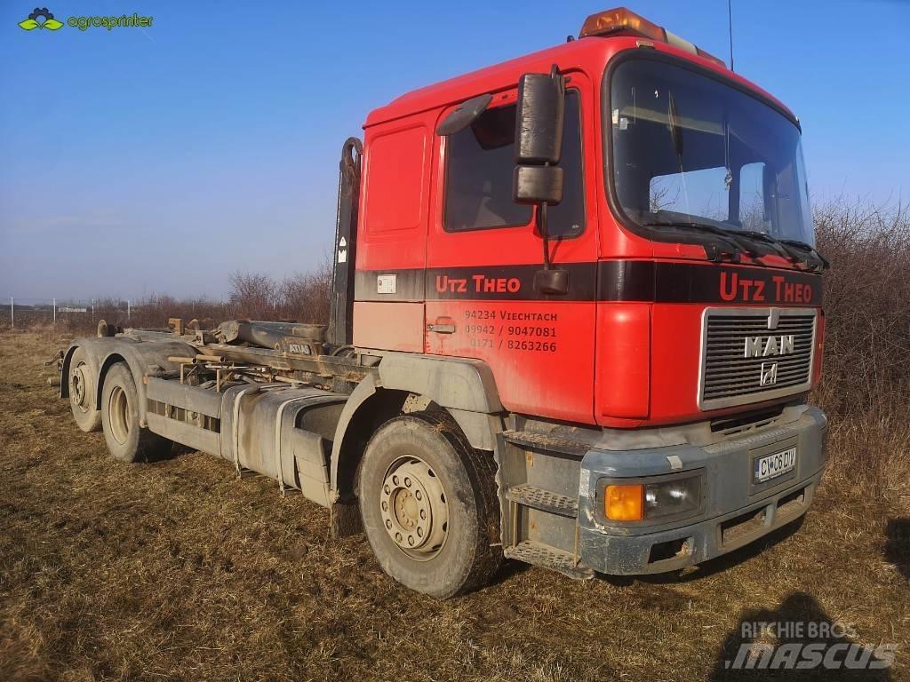 MAN F2001 Abrollkipper