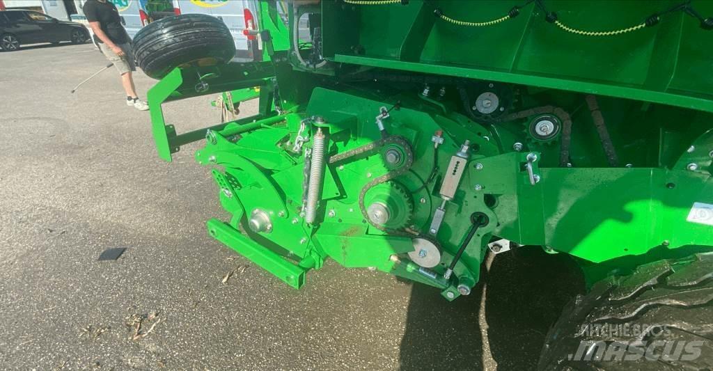 John Deere V461M Rundballenpressen