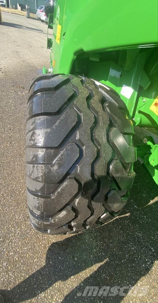 John Deere V461M Rundballenpressen