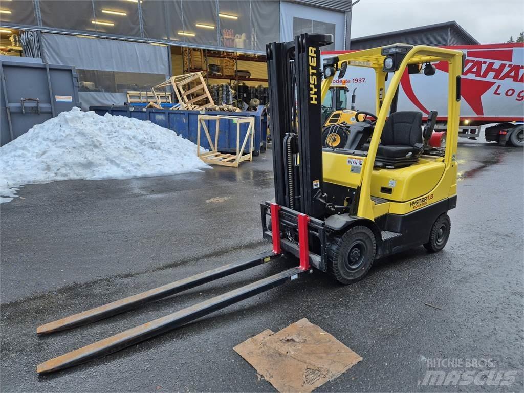 Hyster H1.8FT Gas Stapler