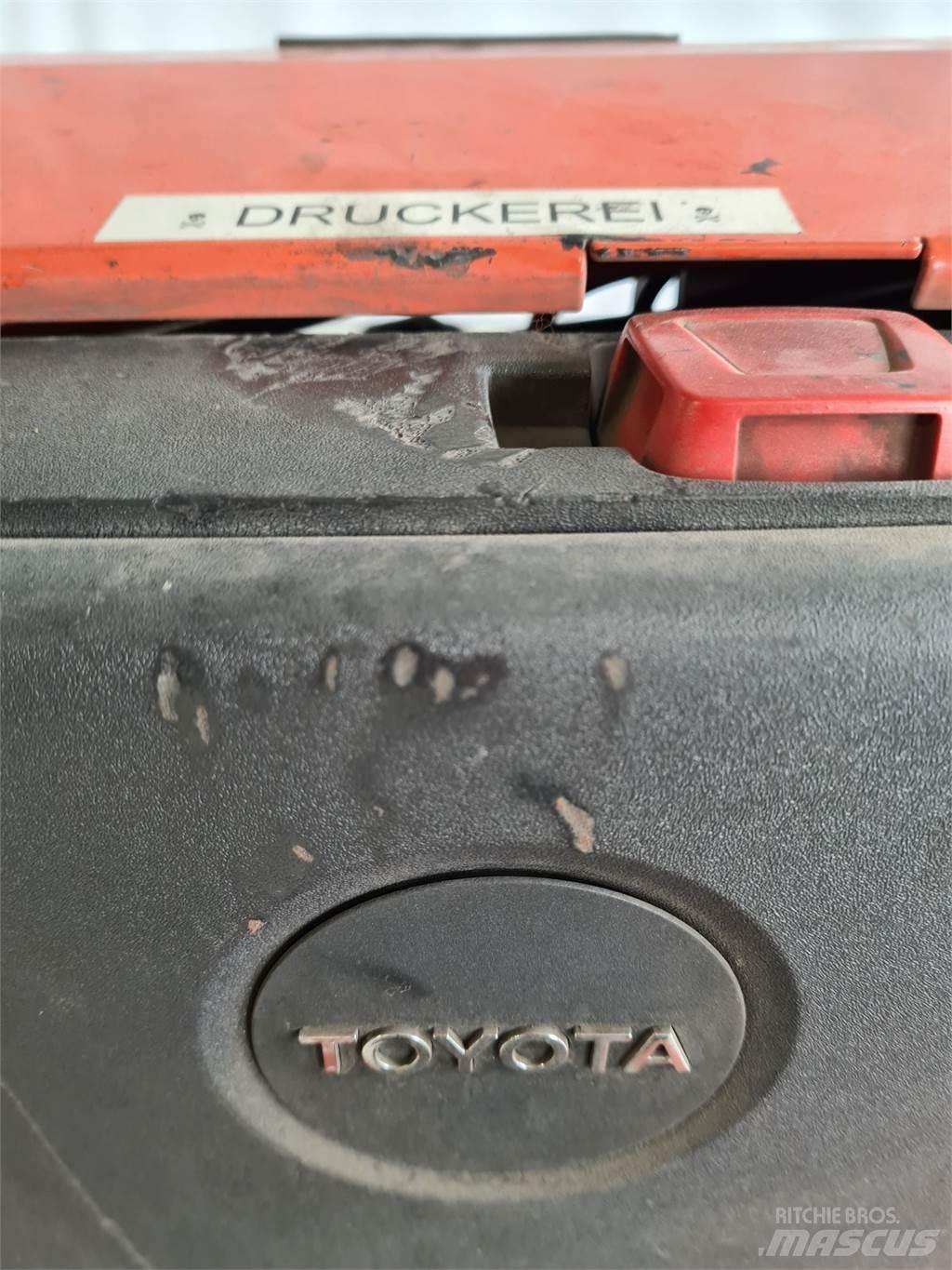 Toyota LWE 250 Niedergabelstapler