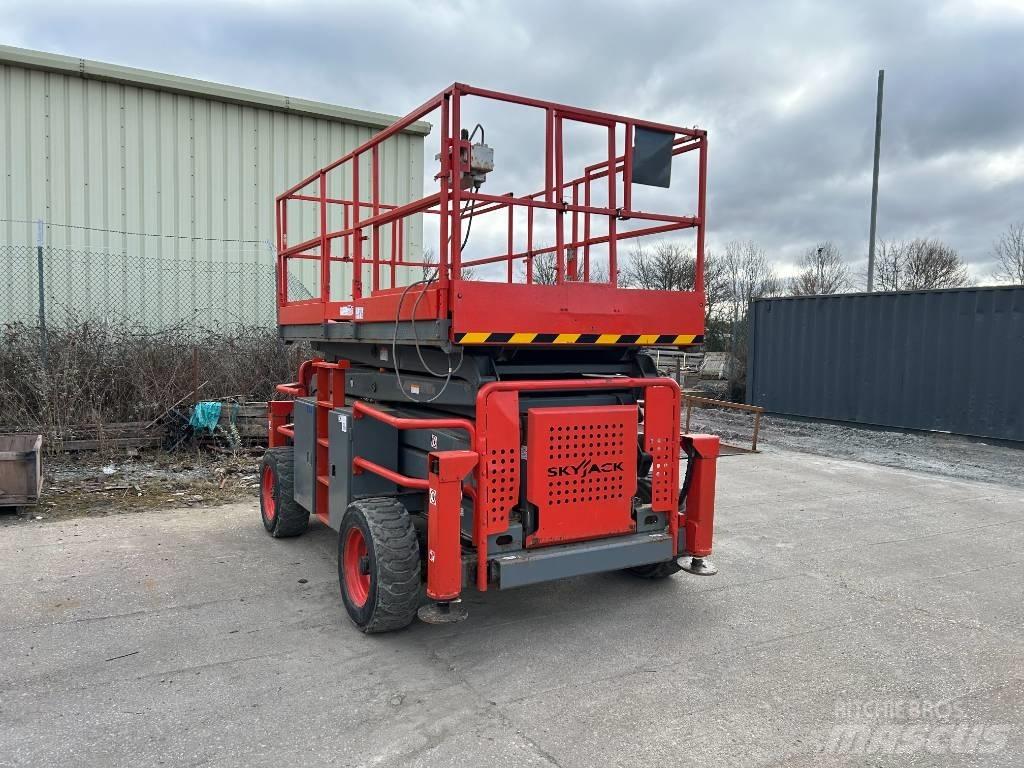 SkyJack SJ 8841 RT Scheren-Arbeitsbühnen