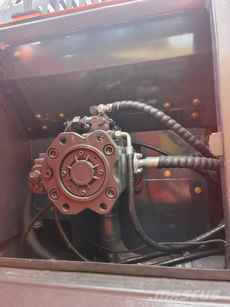 Doosan DX 300 LC Raupenbagger