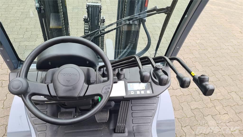 Toyota 02-8FGF25 Gas Stapler