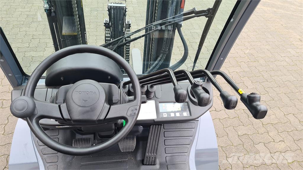 Toyota 02-8FGF25 Gas Stapler