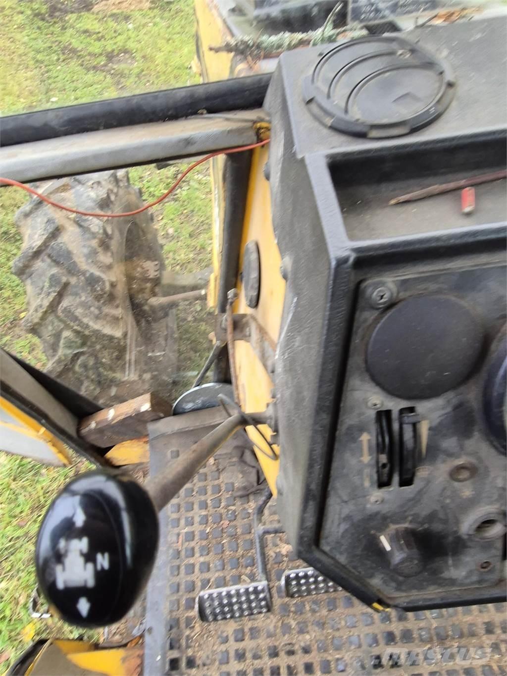 Valtra 715M Traktoren