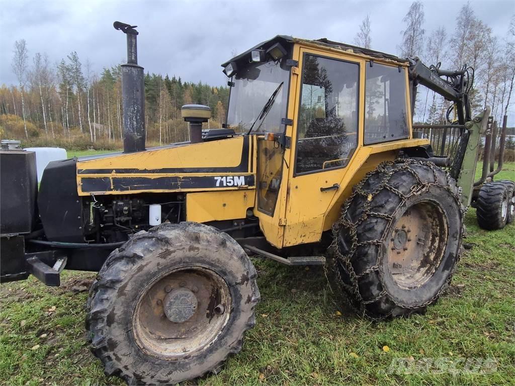 Valtra 715M Traktoren