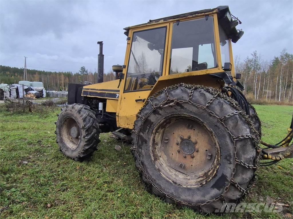 Valtra 715M Traktoren